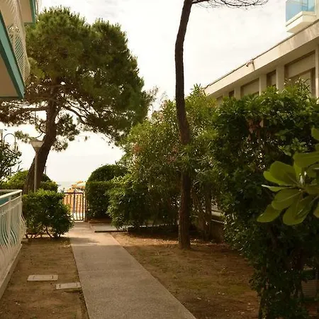Piccolo Moderno Sulla In Centro * Лидо-ди-Езоло